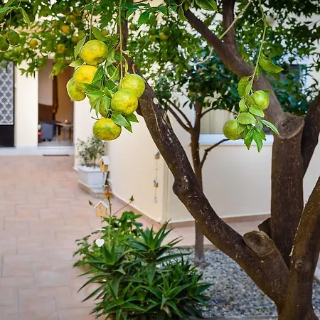 Nyaraló Lithinon House